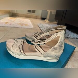 Eileen Fisher Women's Size 8 Strappy Wedge Sandals